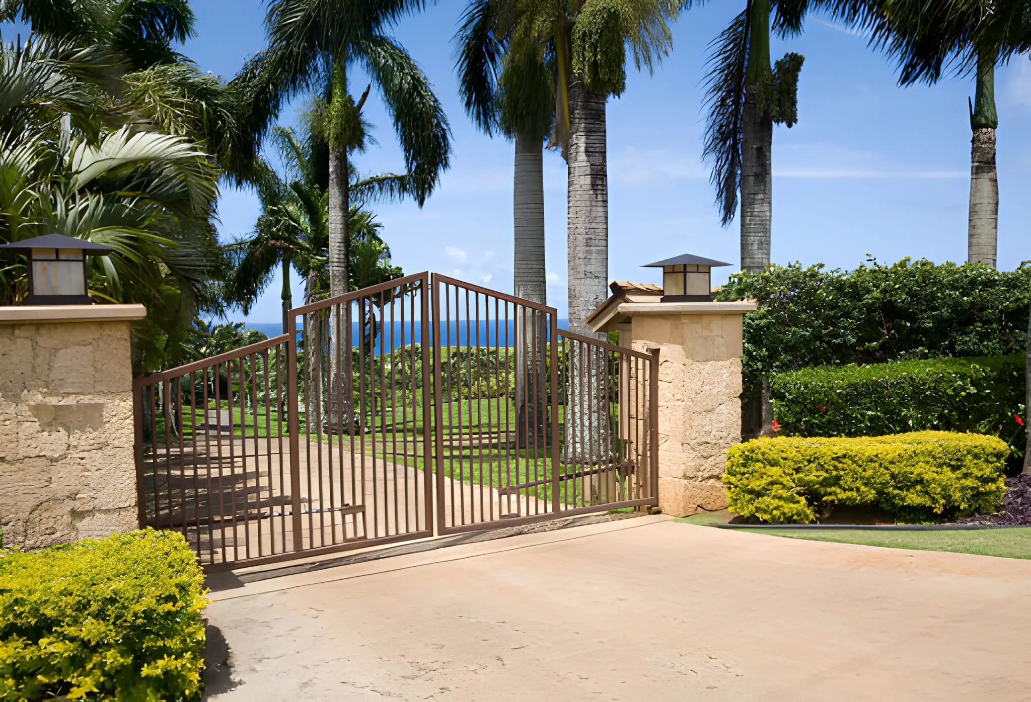 Fence Contractor in Mountain View designing and installing automatic driveway gate system