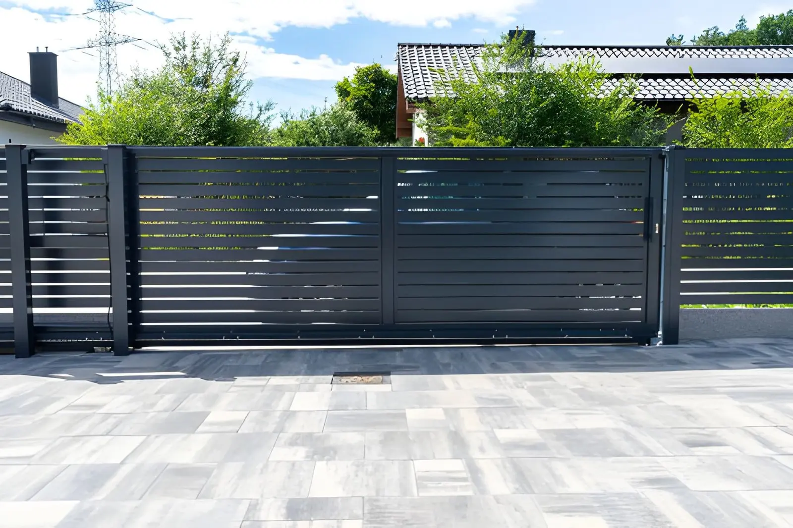 Fence Contractor in Mountain View installing a modern residential privacy fence